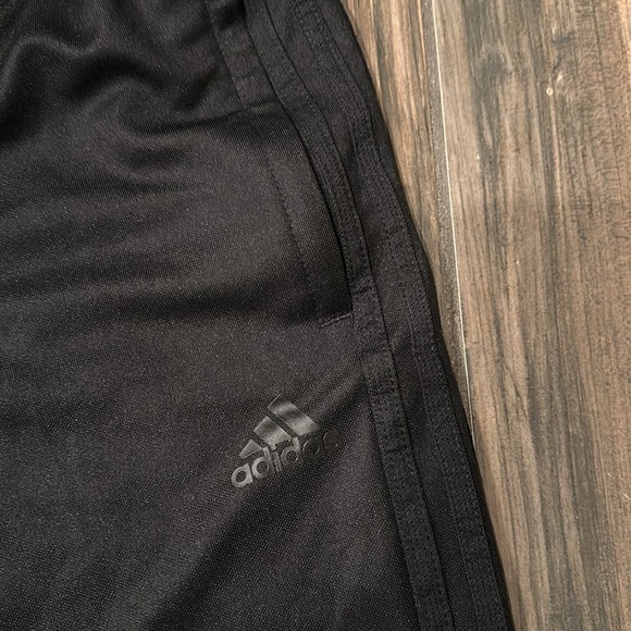 Women’s adidas sweats - Picture 2 of 3